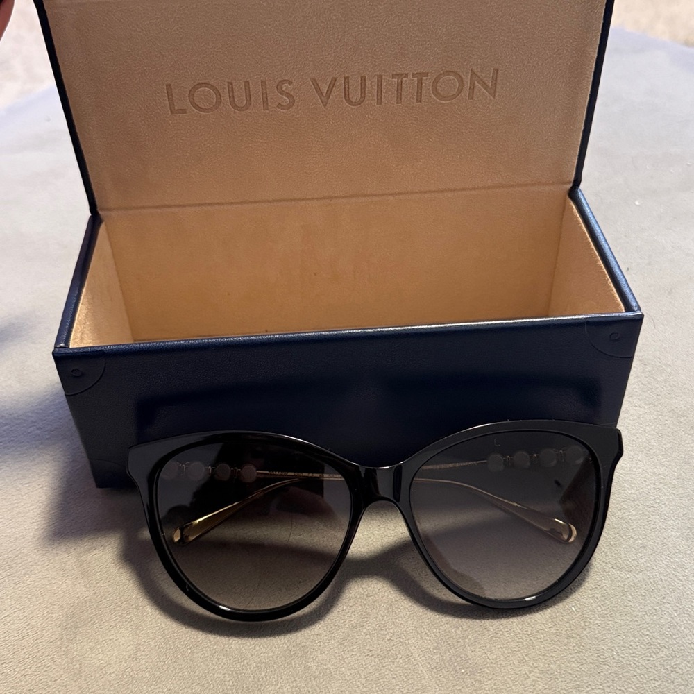 Louis Vuitton Black and Gold Women's Fashion Sunglasses with Beaded Temples